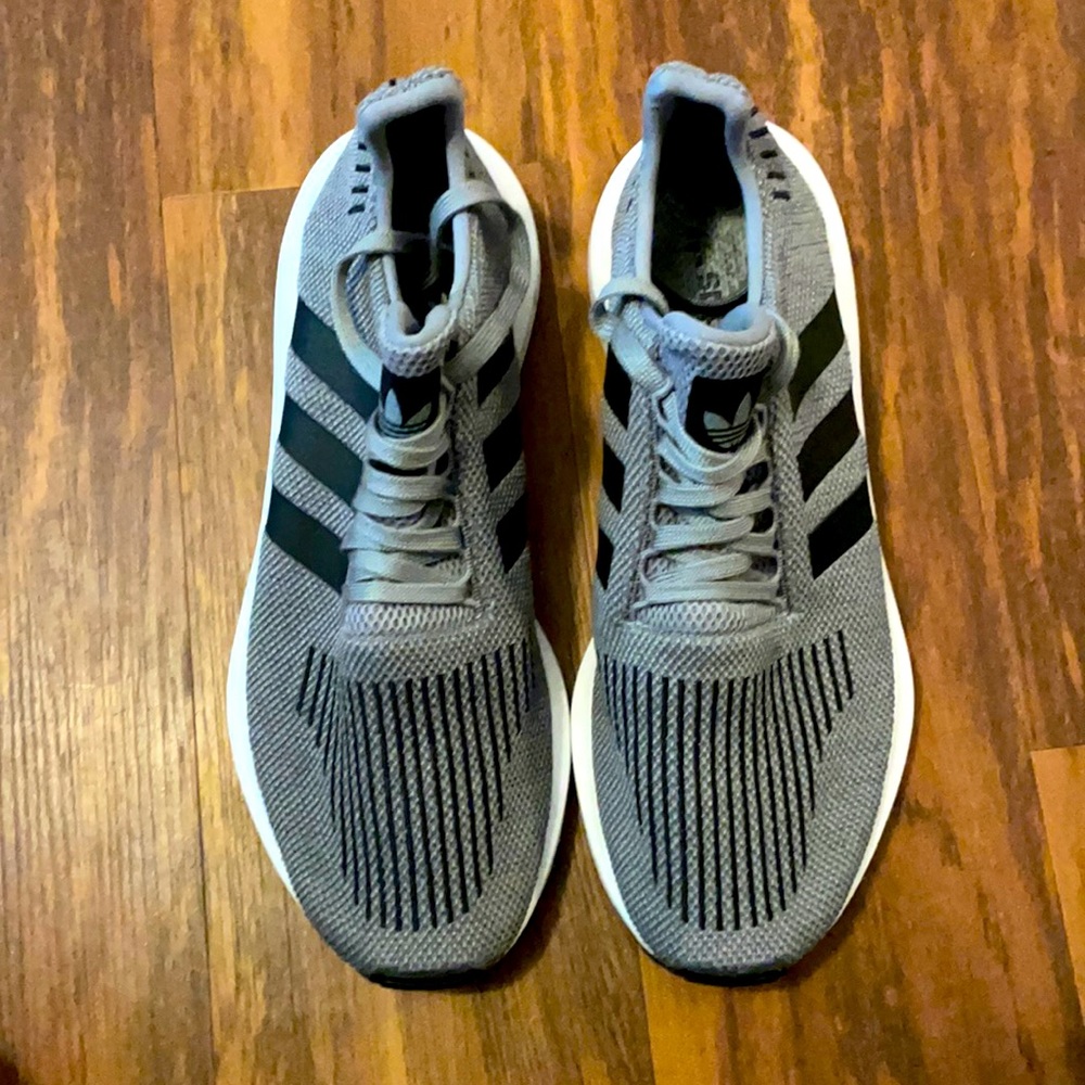 COPY - Mens 11.5 Adidas Swiftrun shoes